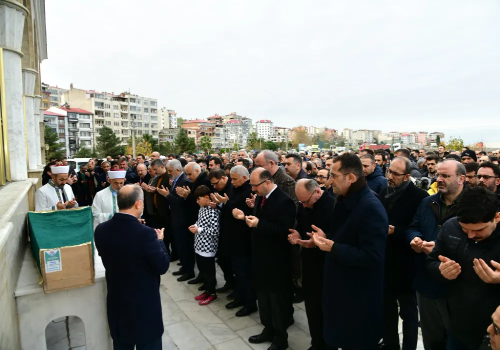 AKÇAABATLI BÜROKRATIN BABA ACISI