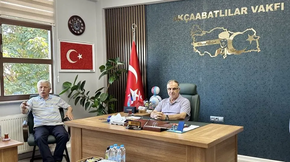 Eski Bakan’dan Vakıf’a 400 bin lira