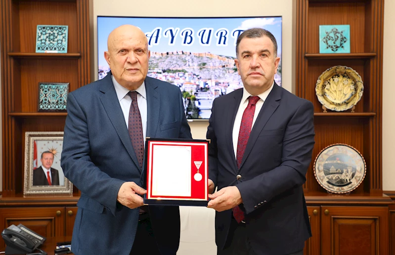 Bayburt Belediyesine altın madalya beratı verildi