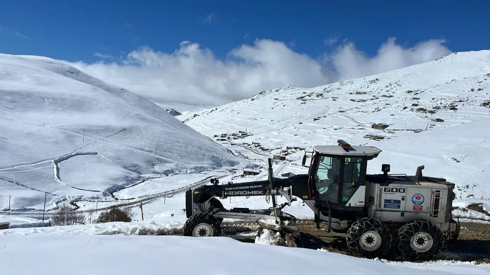 YAYLA YOLLARINDA KARLA MÜCADELE ÇALIŞMALARI SÜRÜYOR