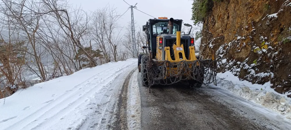 AKÇAABAT’TA KAPANAN YOLLAR YENİDEN AÇILDI!