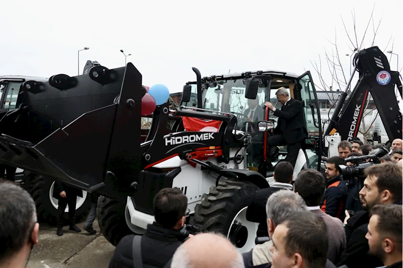 Trabzon Büyükşehir Belediyesince alınan 18 iş makinesi hizmete sunuldu