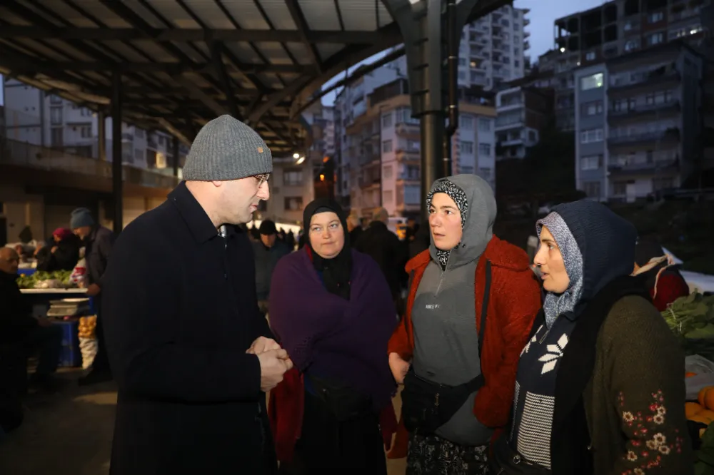 BAŞKAN EKİM, SABAHIN İLK IŞIKLARIYLA ESNAFIN YANINDAYDI!