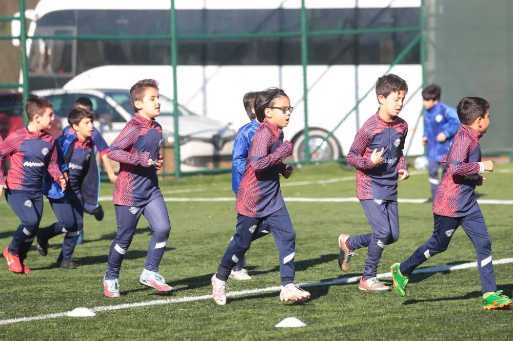 1461 TRABZON FUTBOL OKULU ÇALIŞMALARINA DEVAM EDİYOR