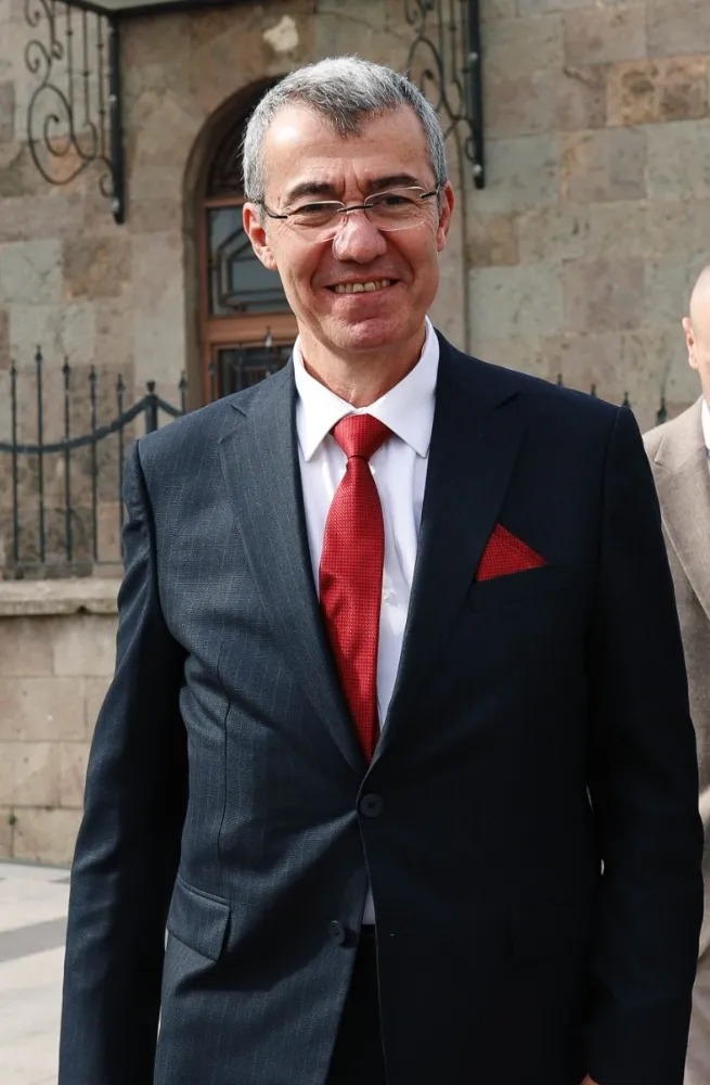 HASAN SÜHA SARAL: HER DUVAR BİR TUVAL OLACAK