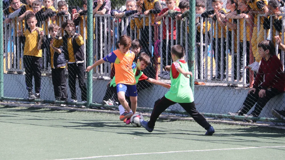 BELEDİYE FUTBOL TURNUVASIYLA MİNİKLERİ BULUŞTURUYOR