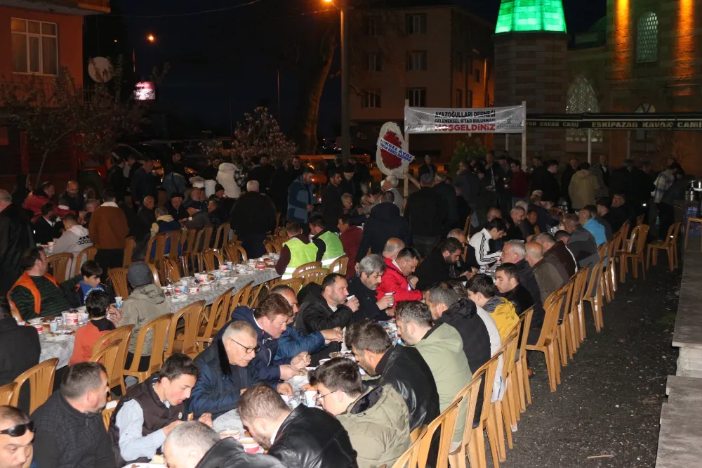 Ayazoğlu Sülalesi iftar yemeğinde buluştu