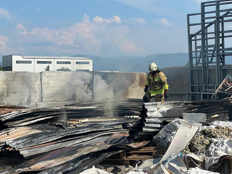 Düzce'de iş yerinde çıkan yangın söndürüldü