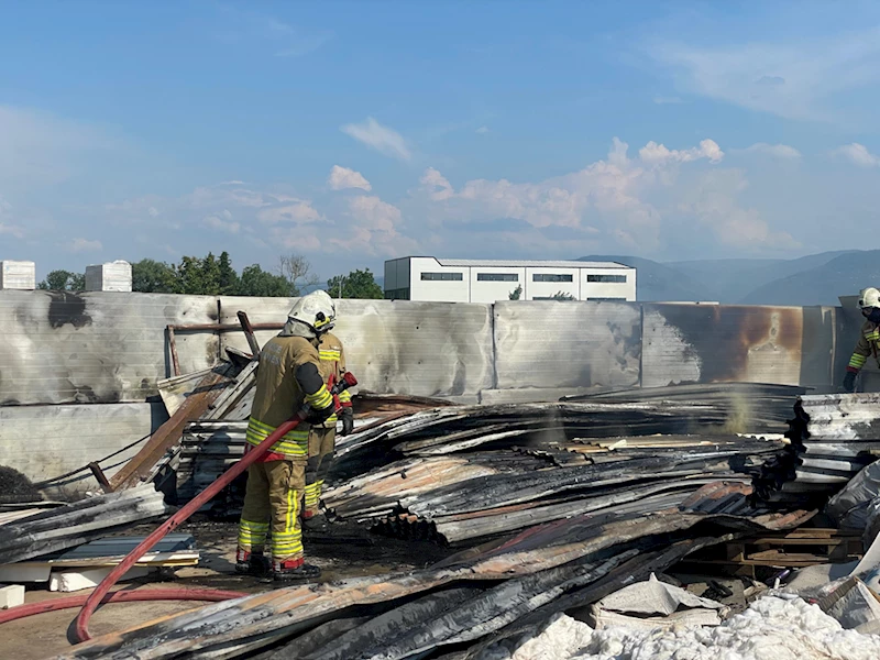 Düzce'de iş yerinde çıkan yangın söndürüldü