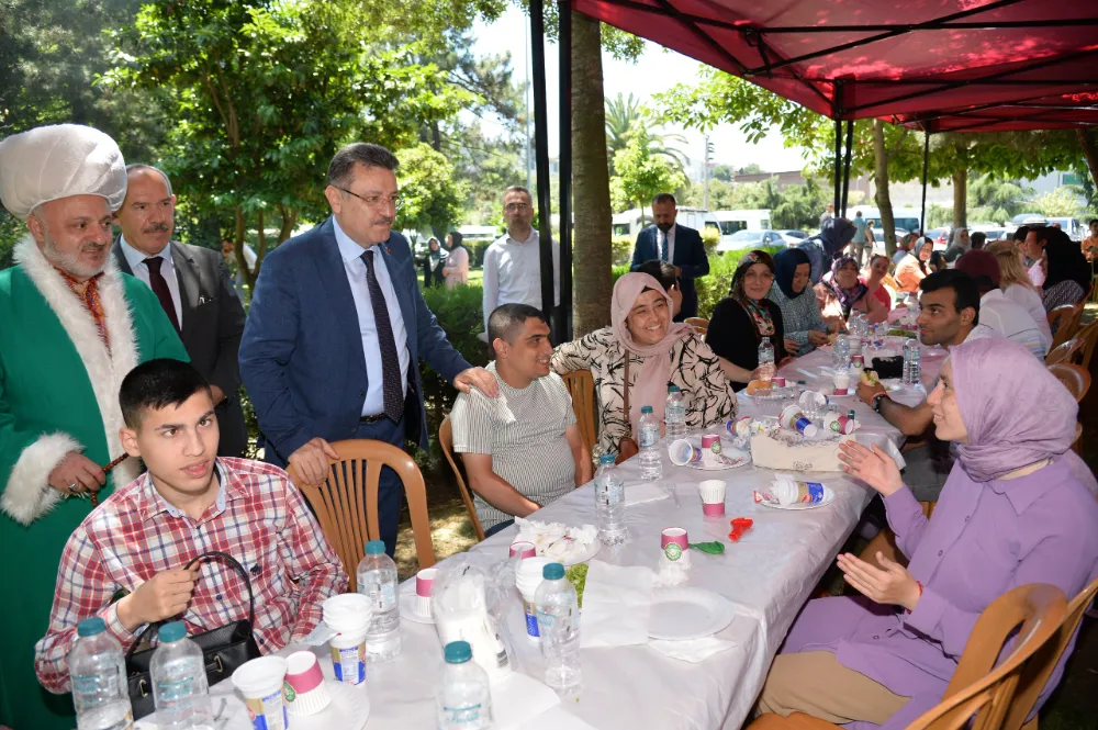 BAŞKAN GENÇ: ÖZEL BİREYLERİMİZ İÇİN NE YAPSAK AZDIR