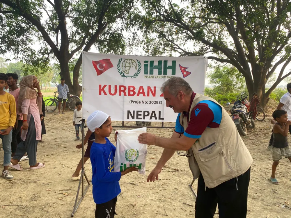 İHH AKÇAABAT, NEPAL’DE 1400 HİSSE KURBAN KESİMİNE ŞAHİTLİK ETTİ