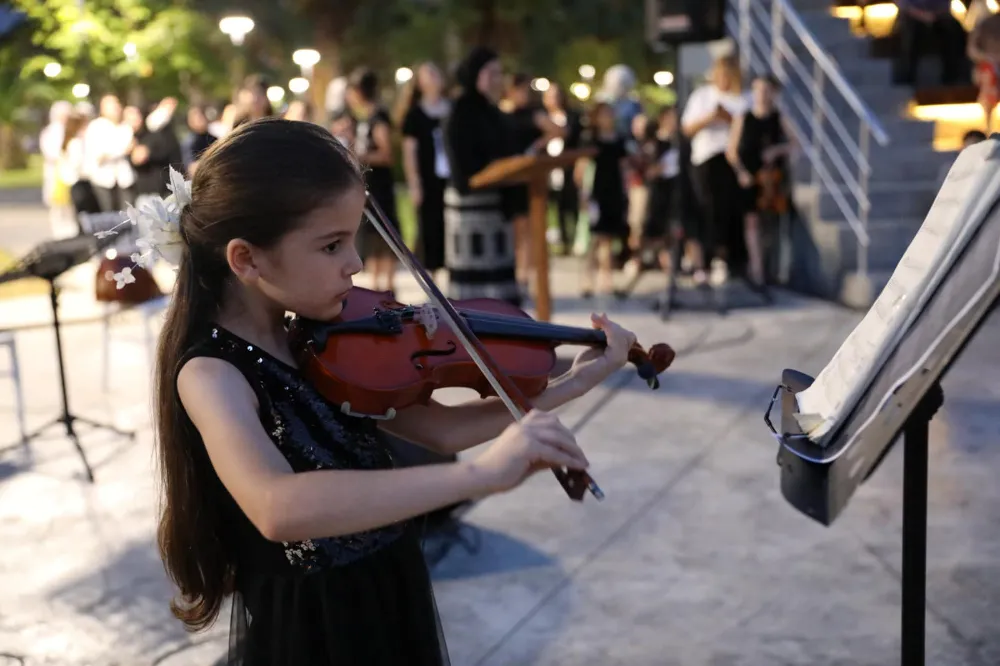 SANAT AKADEMİSİ ÖĞRENCİLERİNDEN MÜZİK ZİYAFETİ