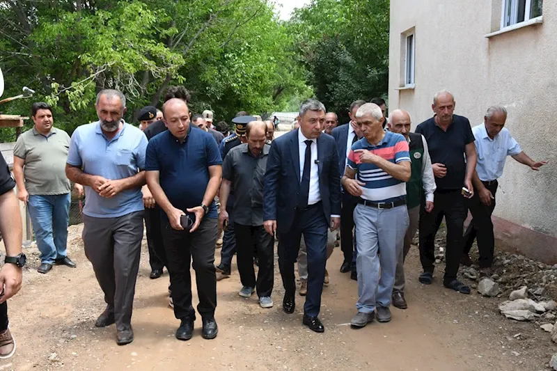 Vali Tanrısever, şiddetli yağıştan etkilenen bölgelerde inceleme yaptı