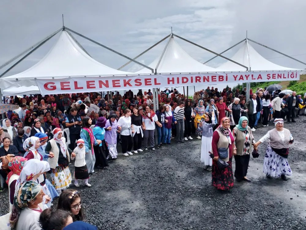 YAĞMURA RAĞMEN HIDIRNEBİ ŞENLENDİ