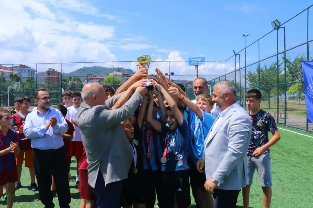 ARSİN YAZ KUR’AN KURSLARI FUTBOL TURNUVASI SONA ERDİ