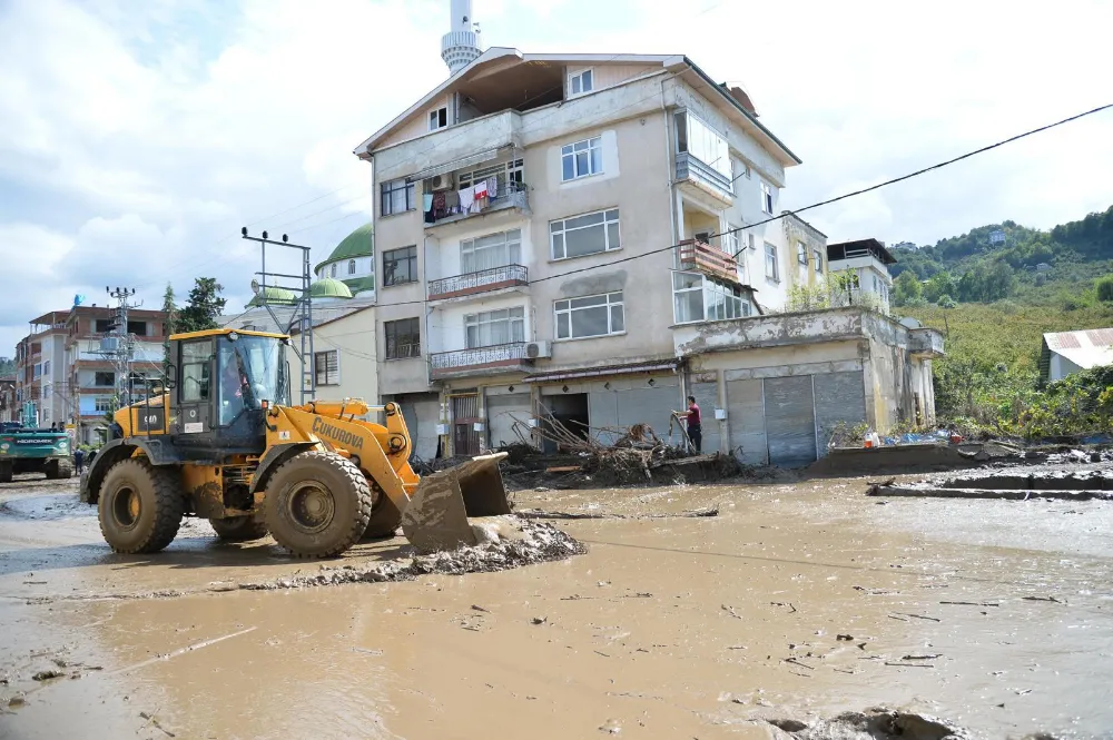 BAŞKAN GENÇ SEL BÖLGESİNDEKİ SON DURUMU AÇIKLADI