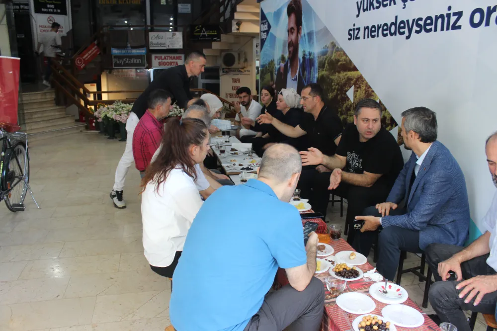 BAŞKAN EKİM, İŞHANI ESNAFIYLA KAHVALTIDA BULUŞTU