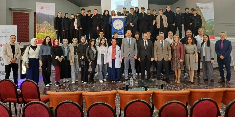 GENÇLER DEZENFORMASYONA KARŞI BİLGİLENDİRİLDİ