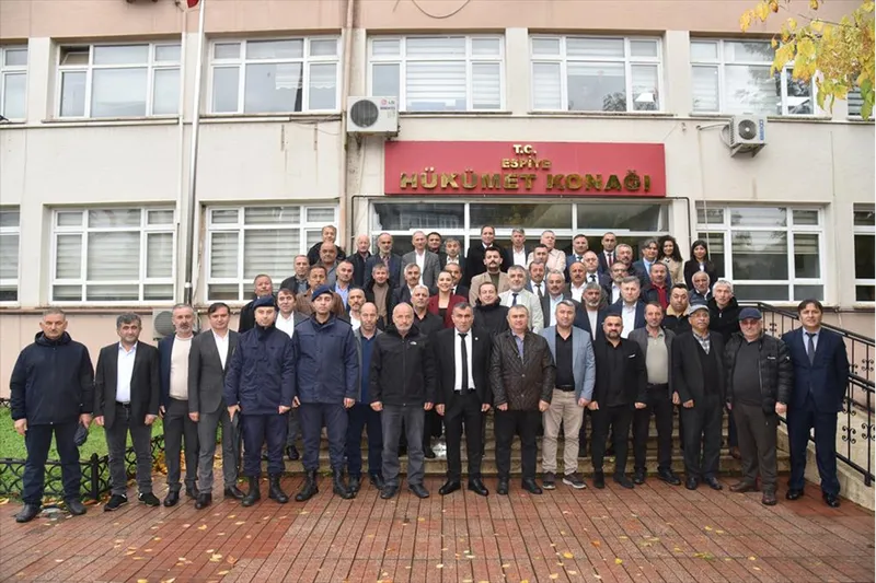 Giresun Valisi Serdengeçti muhtarlarla bir araya geldi