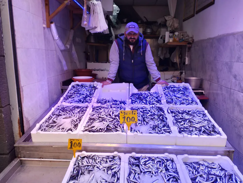 AKÇAABAT’TA HAMSİ 100 LİRA