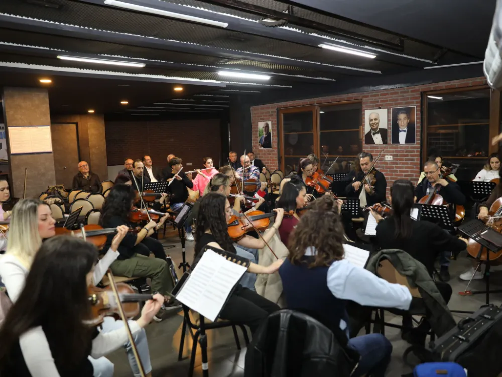 BAŞKAN EKİM’DEN ŞEHİR ORKESTRASI’NA MORAL ZİYARETİ