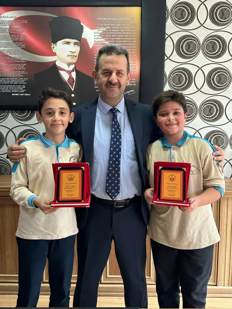 MASA TENİSİNDE ÇİFTE BİRİNCİLİK