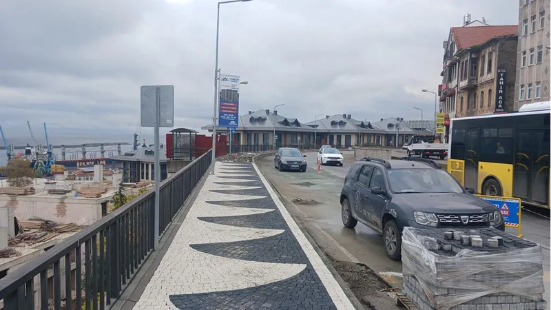 Trabzon Büyükşehir Belediyesi yol yapım, bakım ve onarım çalışmalarını sürdürüyor