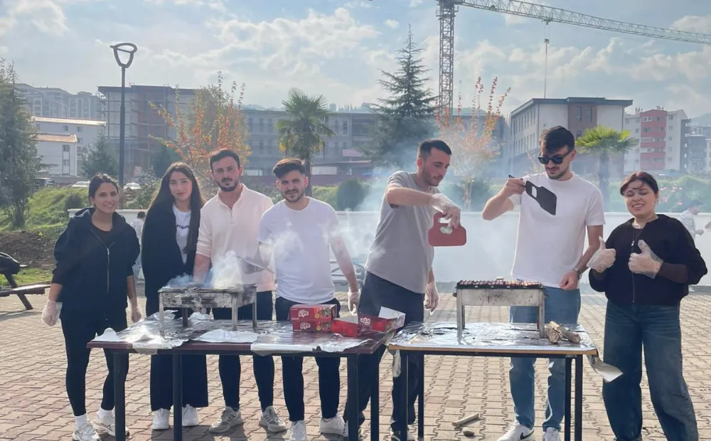 KAMPÜSTE KÖFTE EKMEK ŞÖLENİ
