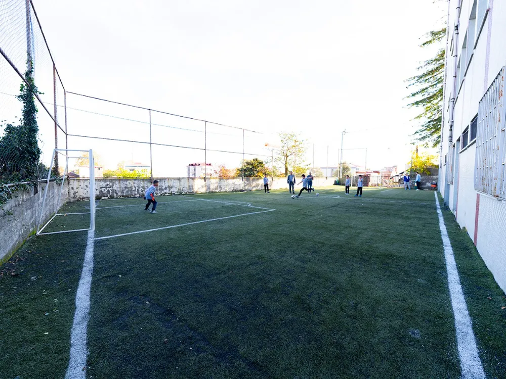 BELEDİYEDEN OKULLARA KAPSAMLI SPOR YATIRIMI