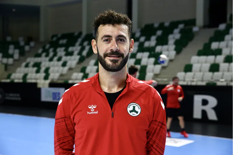 Öğretmen hentbolcu Enes Gümüşok, başarılı sporcular yetiştirecek