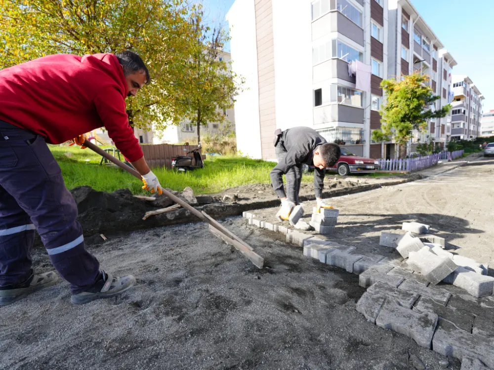 KAVAKLI VE DÜRBİNAR’DA YOLLAR YENİLENİYOR