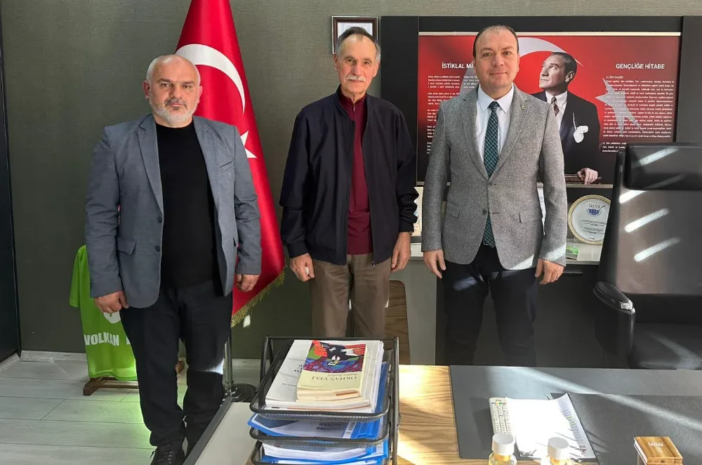 ESKİ BAŞKAN ŞEFİK TÜRKMEN ÖĞRENCİLERLE