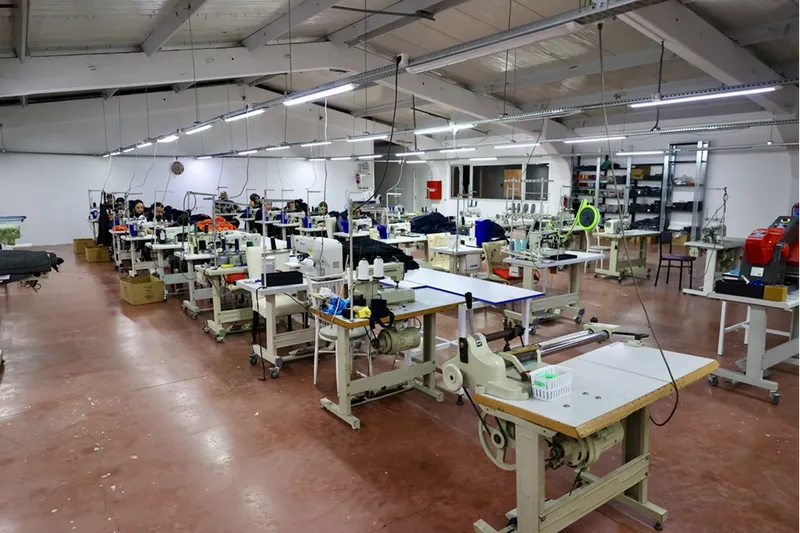 Üç dikiş makinesiyle başladığı tekstil sektöründe dünya pazarına açıldı