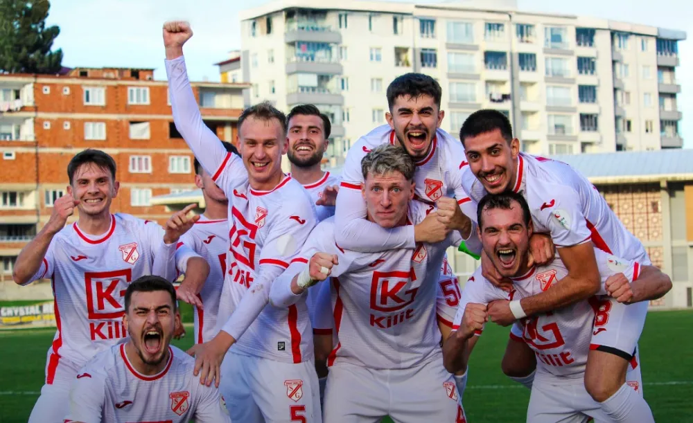 KIRMIZI-BEYAZLILAR 3-0’LA LİDERLİĞİNİ PEKİŞTİRDİ