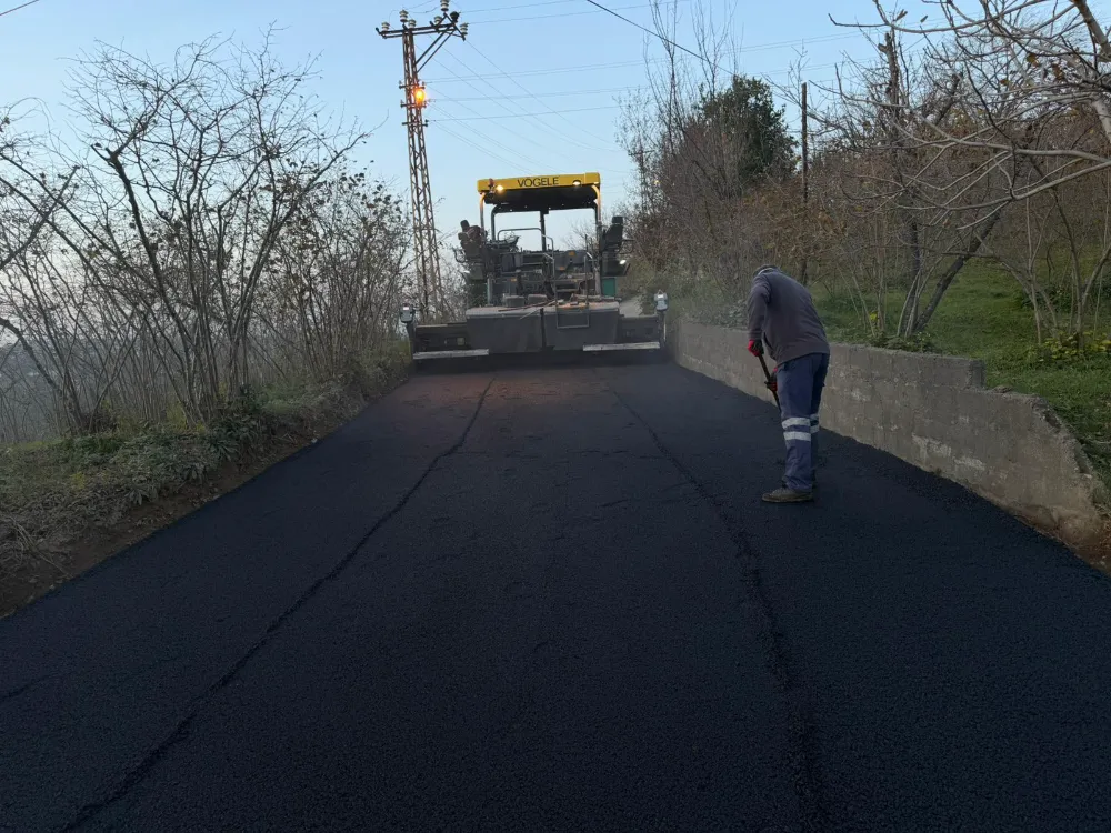 MAHALLE YOLLARI YENİLENİYOR