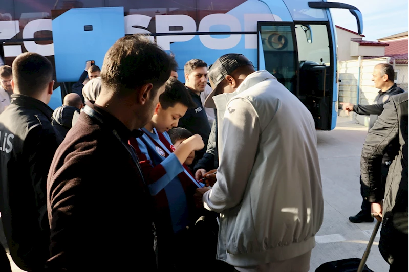 Trabzonspor kafilesi Kayseri'ye gitti