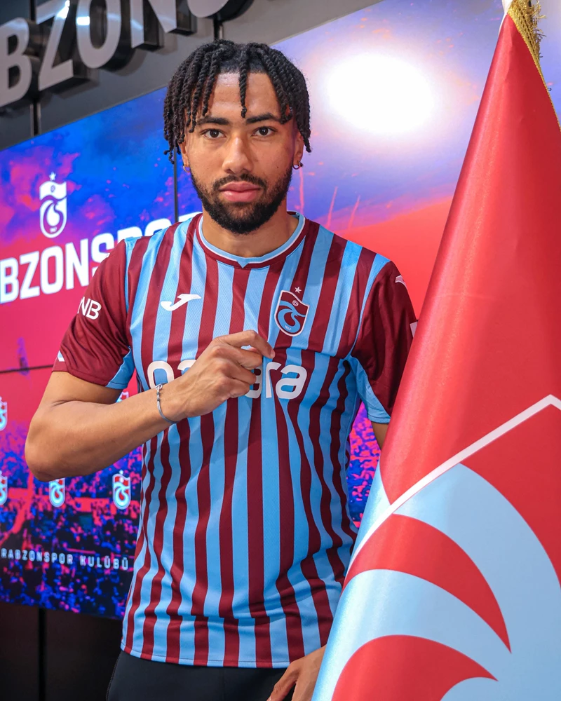 Trabzonspor, yeni transfer Folcarelli için imza töreni düzenledi