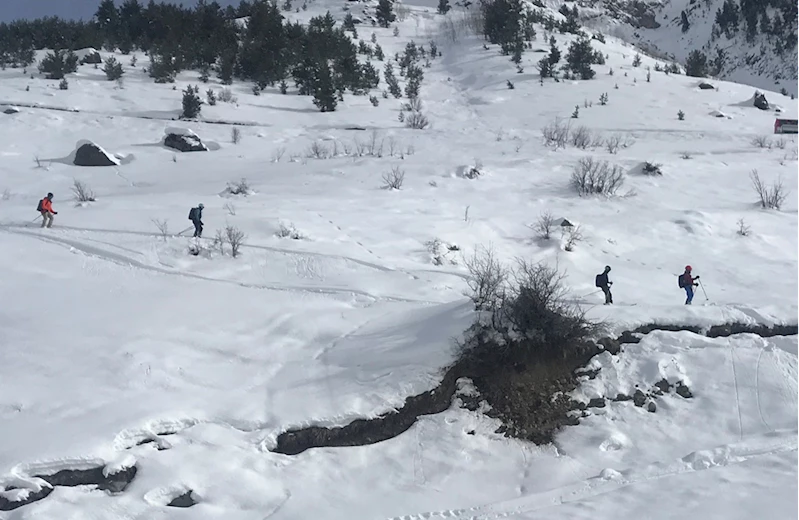 Kaçkar Dağları'nın eteklerindeki Yaylalar köyü, doğal pistleriyle kayakçıların gözdesi oldu