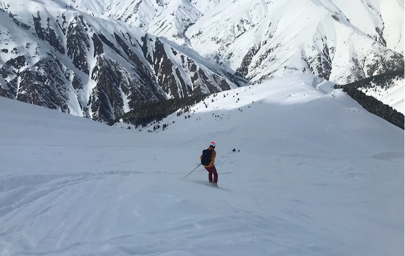 Kaçkar Dağları'nın eteklerindeki Yaylalar köyü, doğal pistleriyle kayakçıların gözdesi oldu