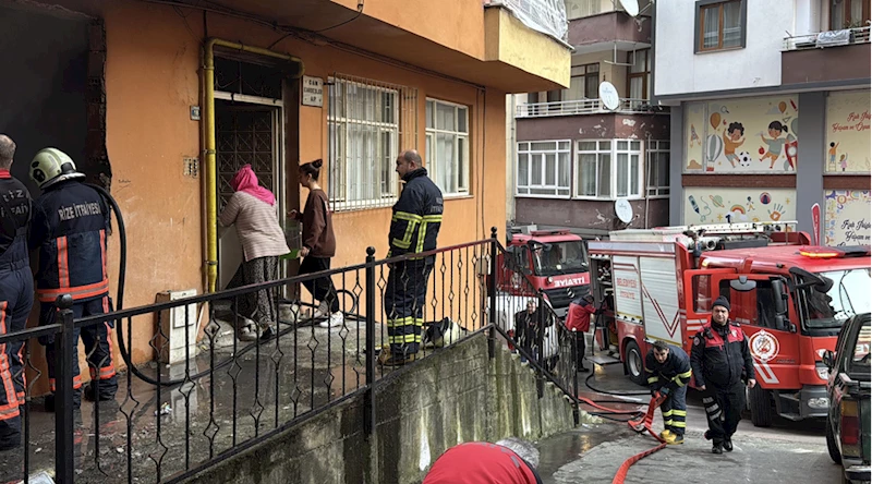 Rize'de bir binanın giriş katında çıkan yangın söndürüldü