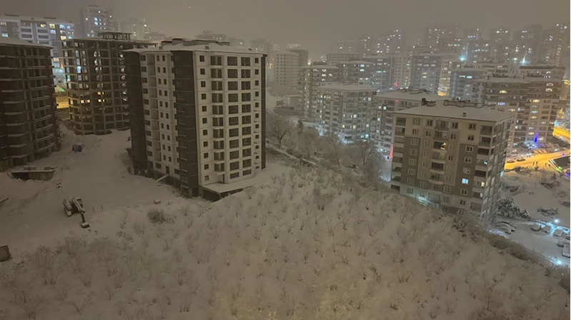 Trabzon'da kar yağışı etkili oluyor