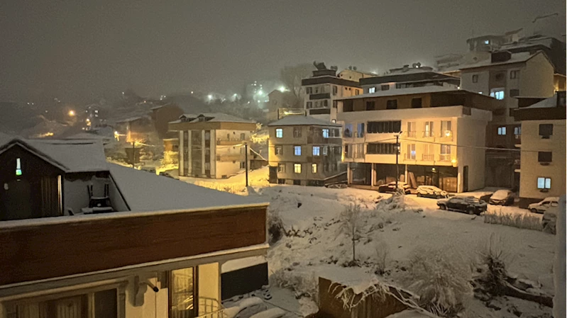 Trabzon'da kar yağışı etkili oluyor