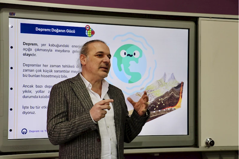 Trabzon'da akademisyenler ortaokul öğrencilerine deprem teknolojilerini tanıttı