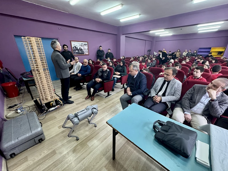 Trabzon'da akademisyenler ortaokul öğrencilerine deprem teknolojilerini tanıttı
