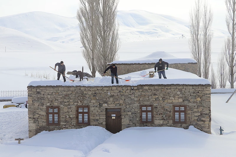 Kenan Yavuz Etnografya Müzesi karla kaplandı