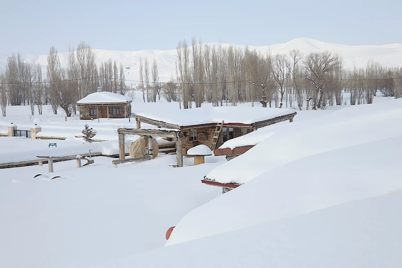 Kenan Yavuz Etnografya Müzesi karla kaplandı