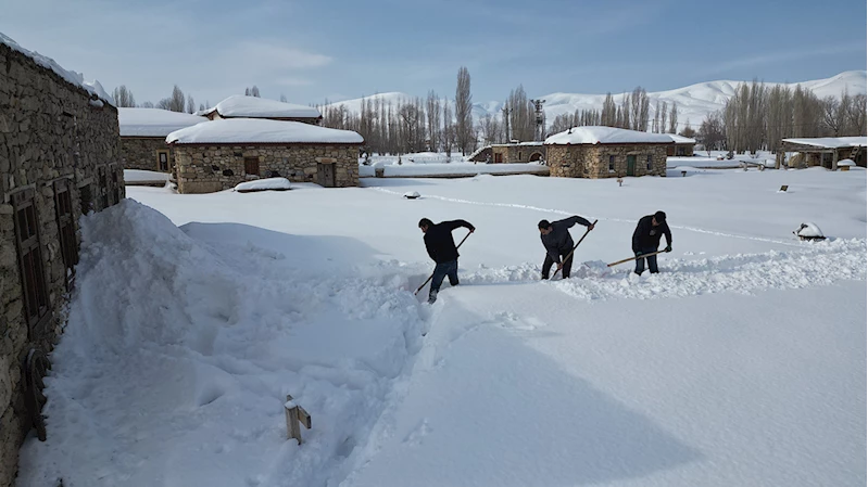 Kenan Yavuz Etnografya Müzesi karla kaplandı