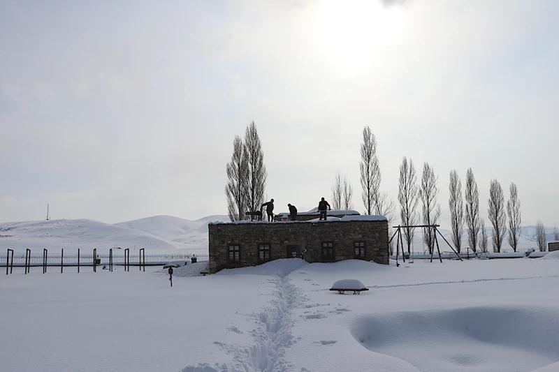 Kenan Yavuz Etnografya Müzesi karla kaplandı