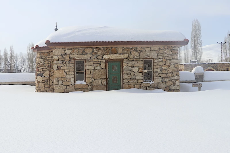 Kenan Yavuz Etnografya Müzesi karla kaplandı