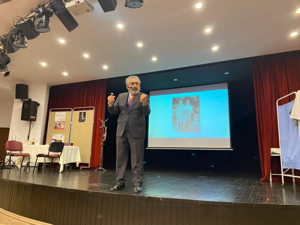 DR. ALİ KADAYIFCİ ANILARIYLA SAHNEDE